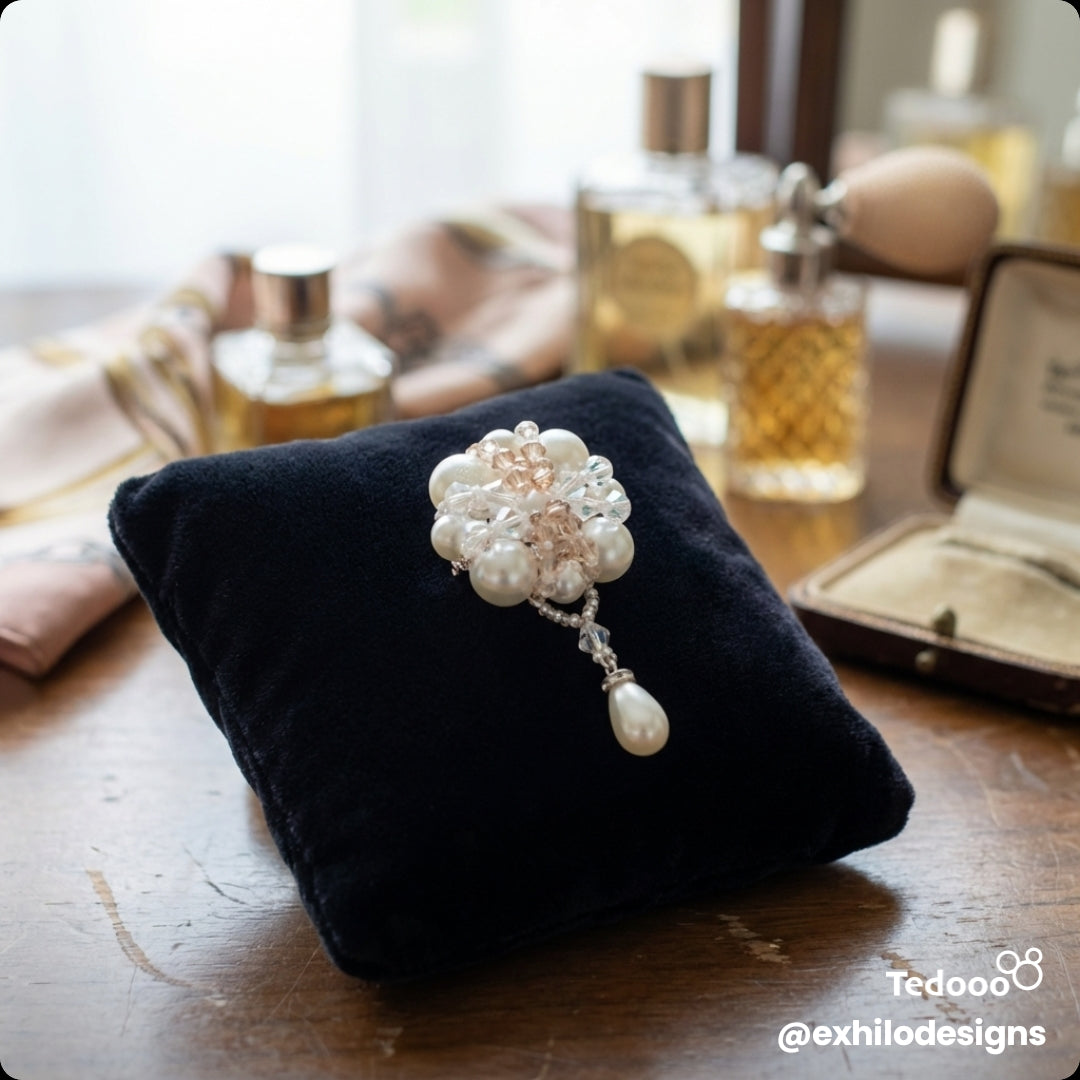 Pearl broche